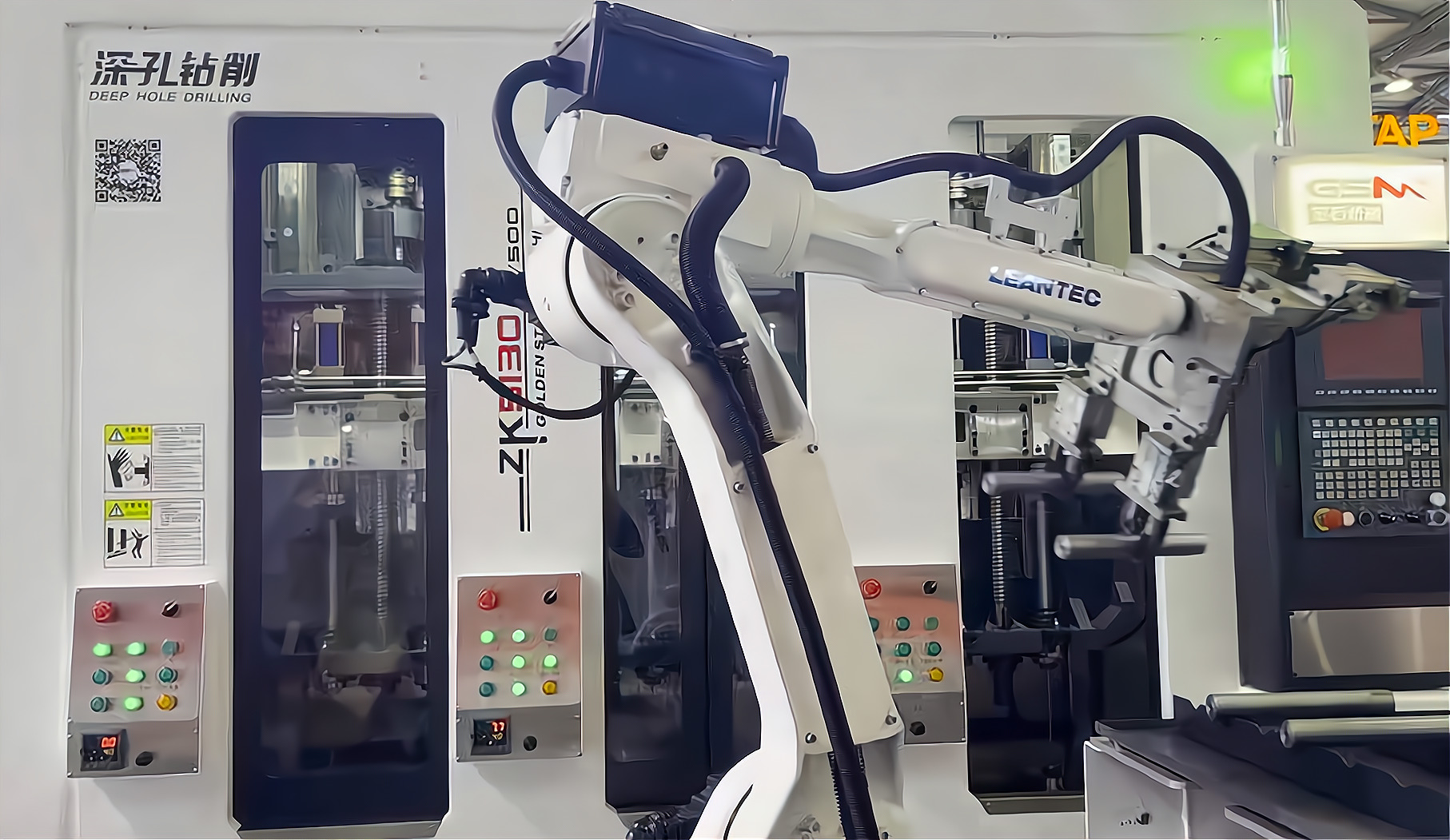 ZK5120×6/500 倒立六軸深孔鉆床配置六軸機器人，加工新能源電機軸單機自動化